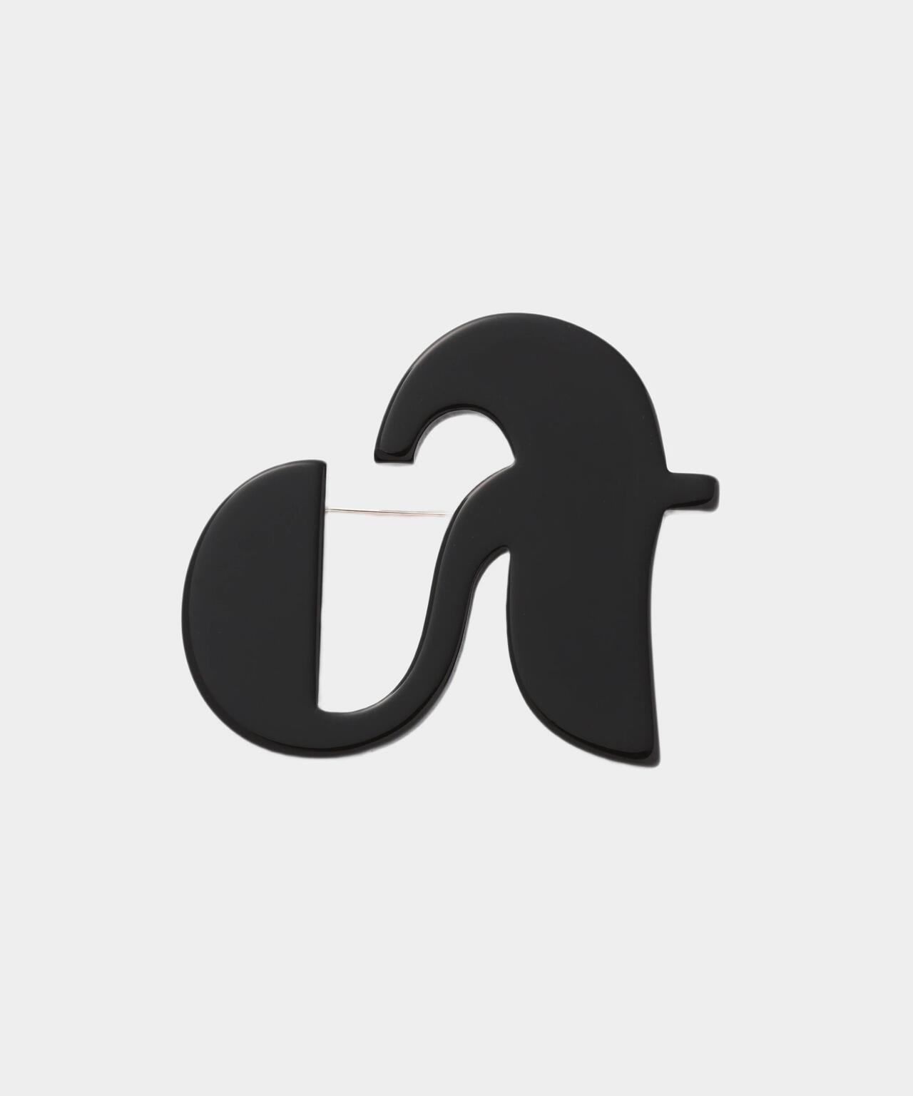 イニシャルブローチ