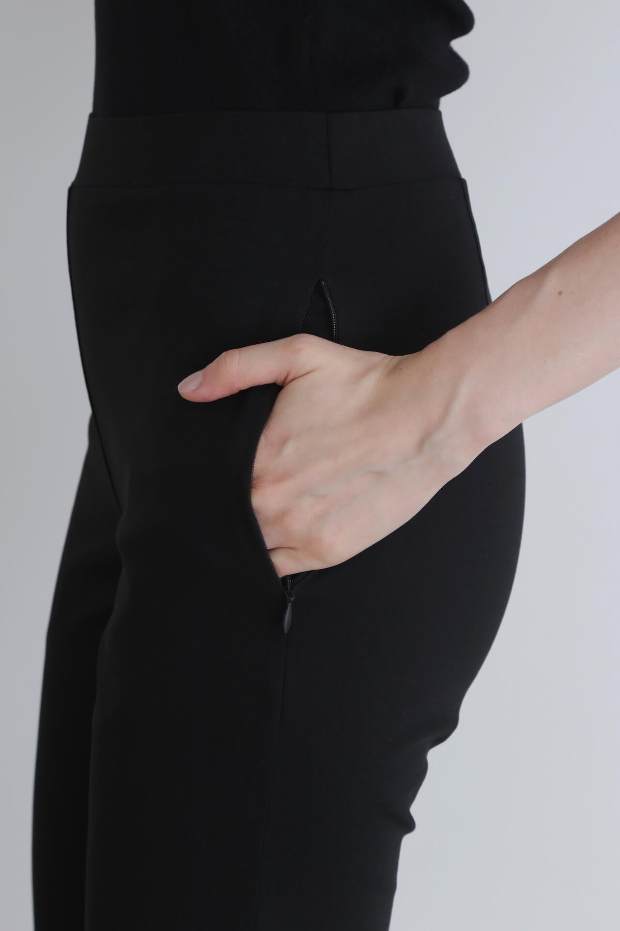 《LE PHIL SPORTS》ハイストレッチレギンスパンツ  ＊ポケット付
