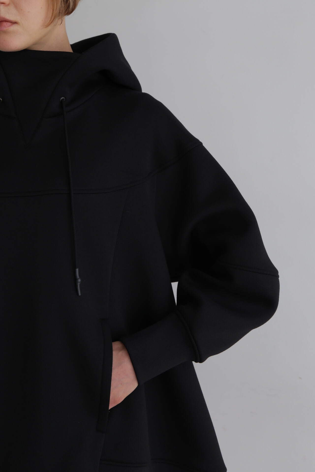 《LE PHIL SPORTS》テックダンボールフーディ