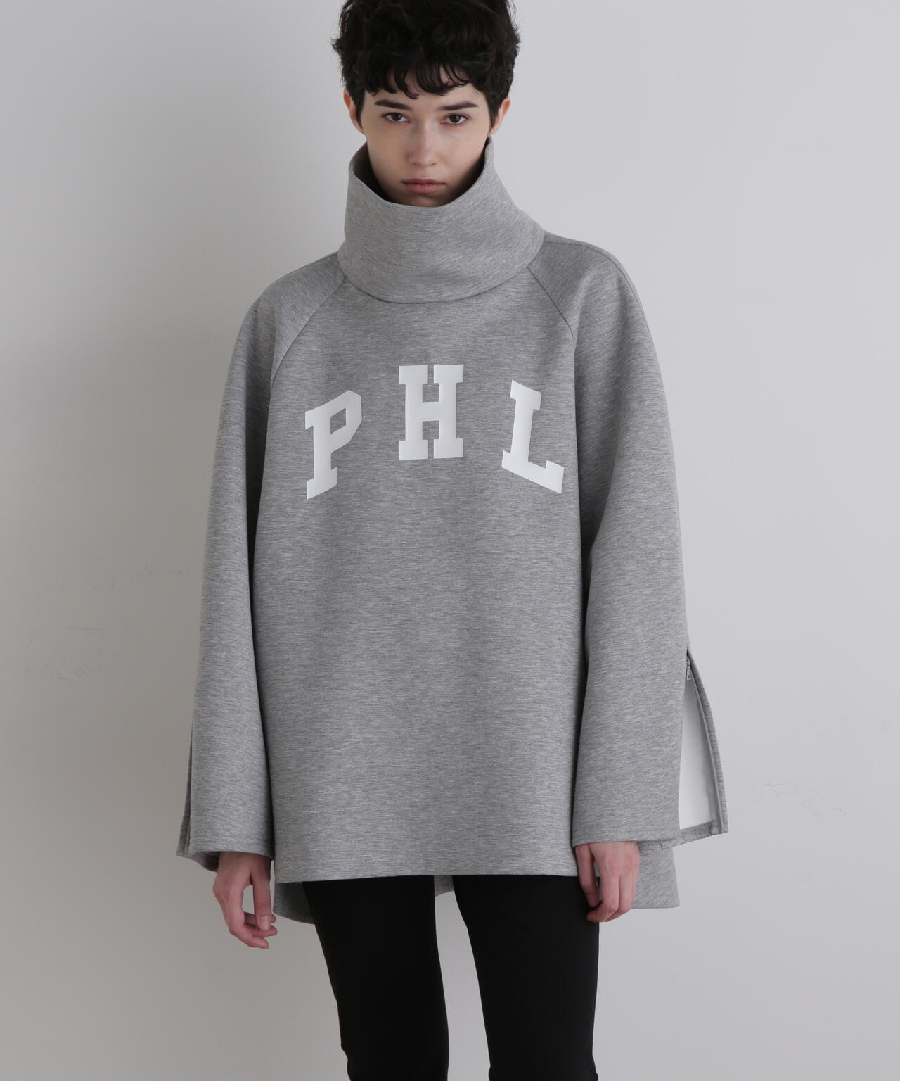 《LE PHIL SPORTS》ライトダンボールレタードプルオーバー