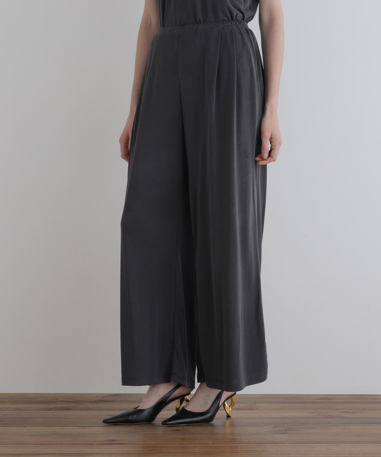 身長177ｃｍ　Ｂ８１　Ｗ５９　Ｈ８９ 着用サイズ：1