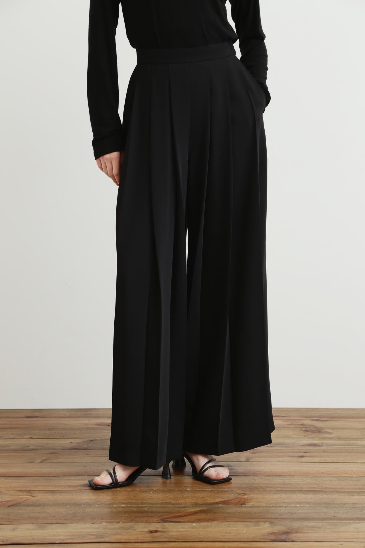 Tuck Pleated Wide Pants