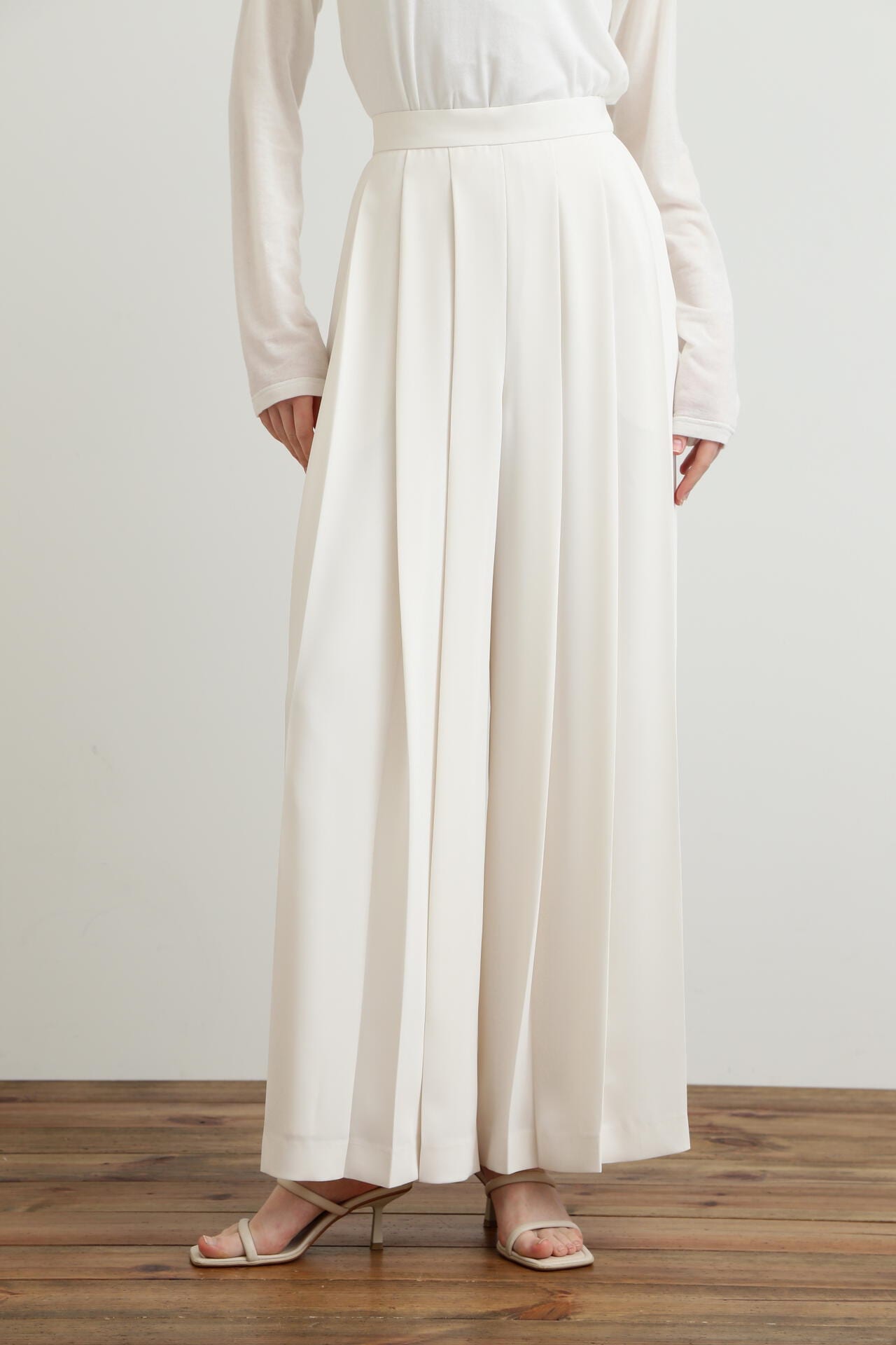Tuck Pleated Wide Pants