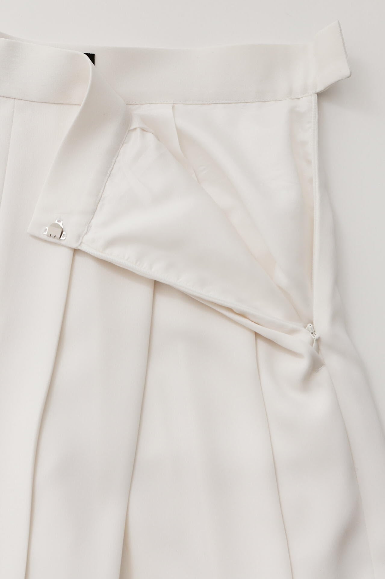 Tuck Pleated Wide Pants