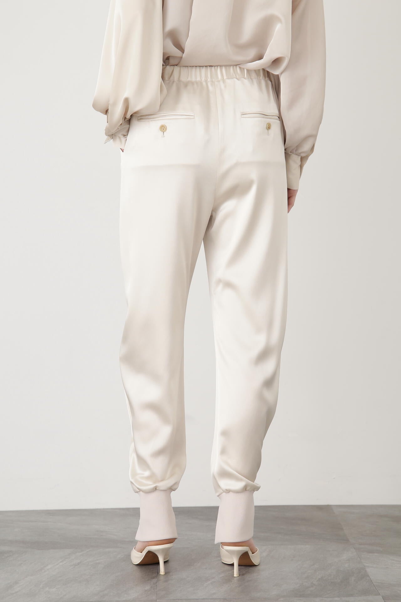 【TV着用】Curvy Jogger Satin Pants