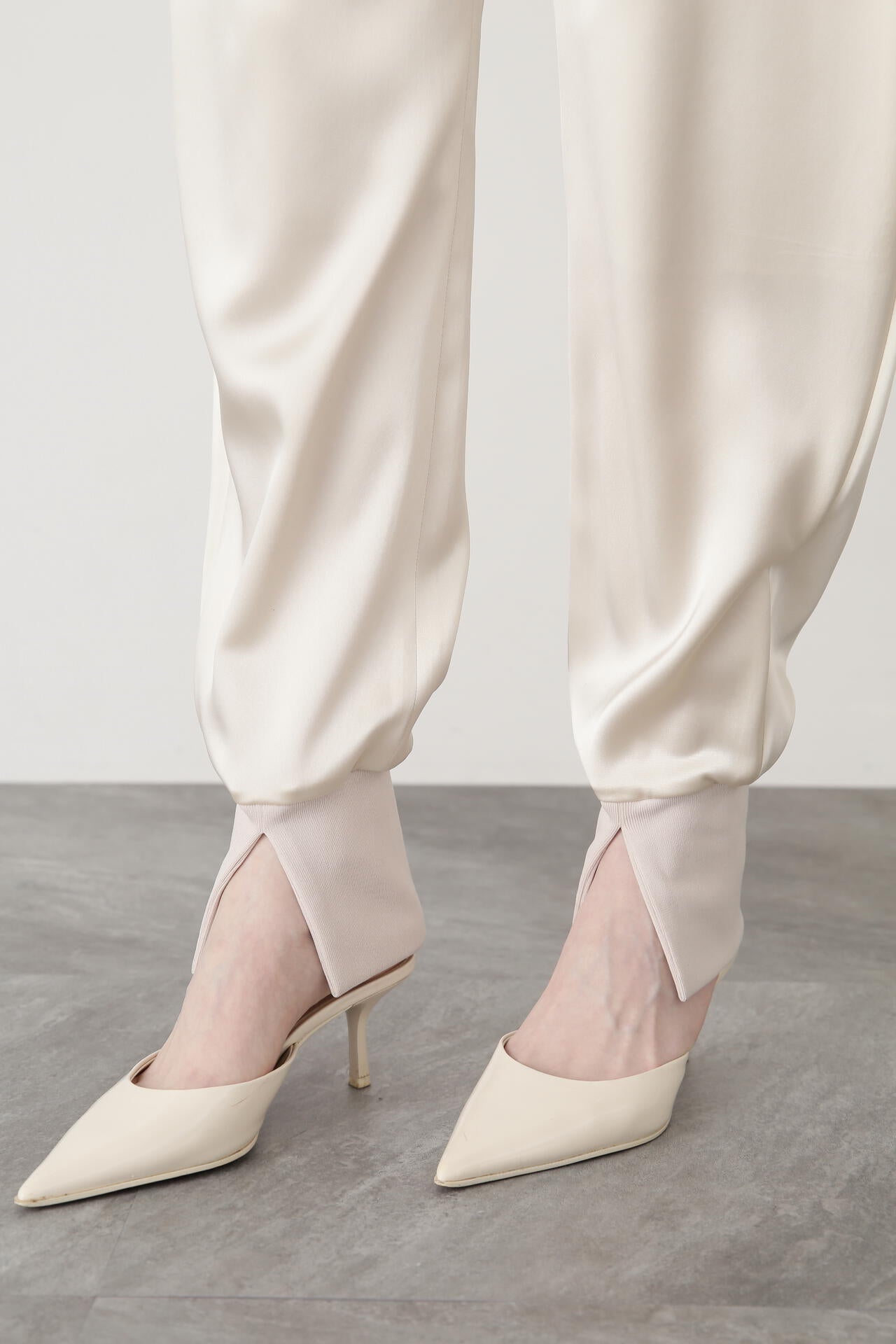 【TV着用】Curvy Jogger Satin Pants