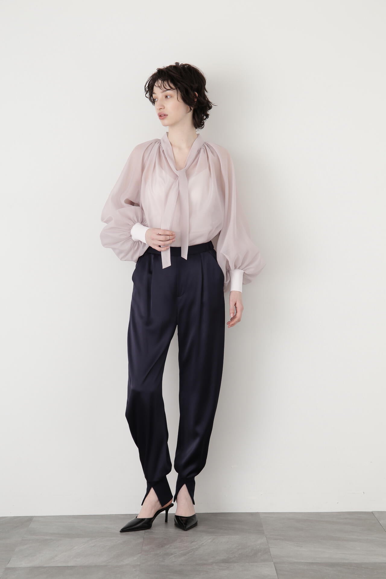 【TV着用】Curvy Jogger Satin Pants