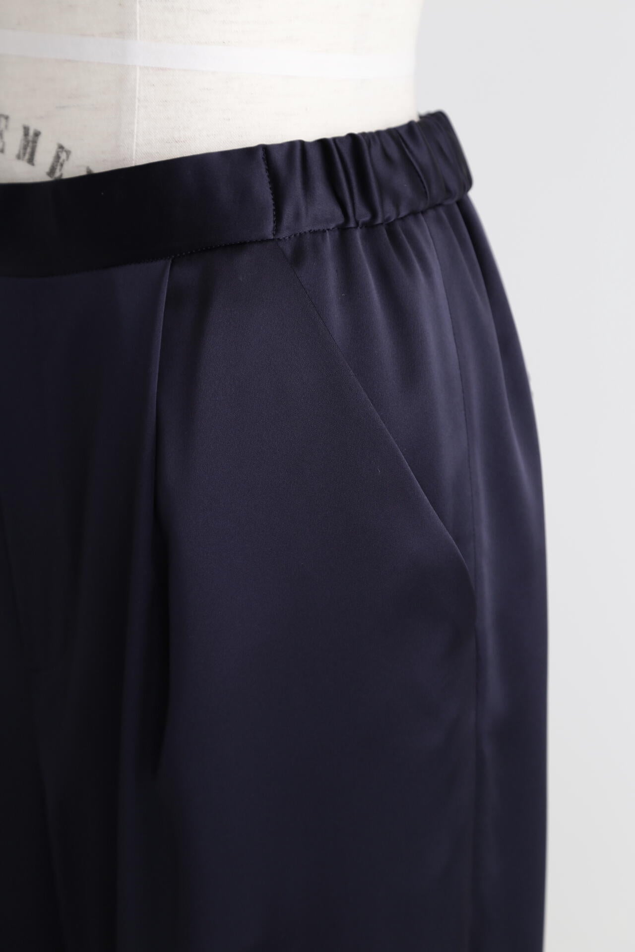 【TV着用】Curvy Jogger Satin Pants