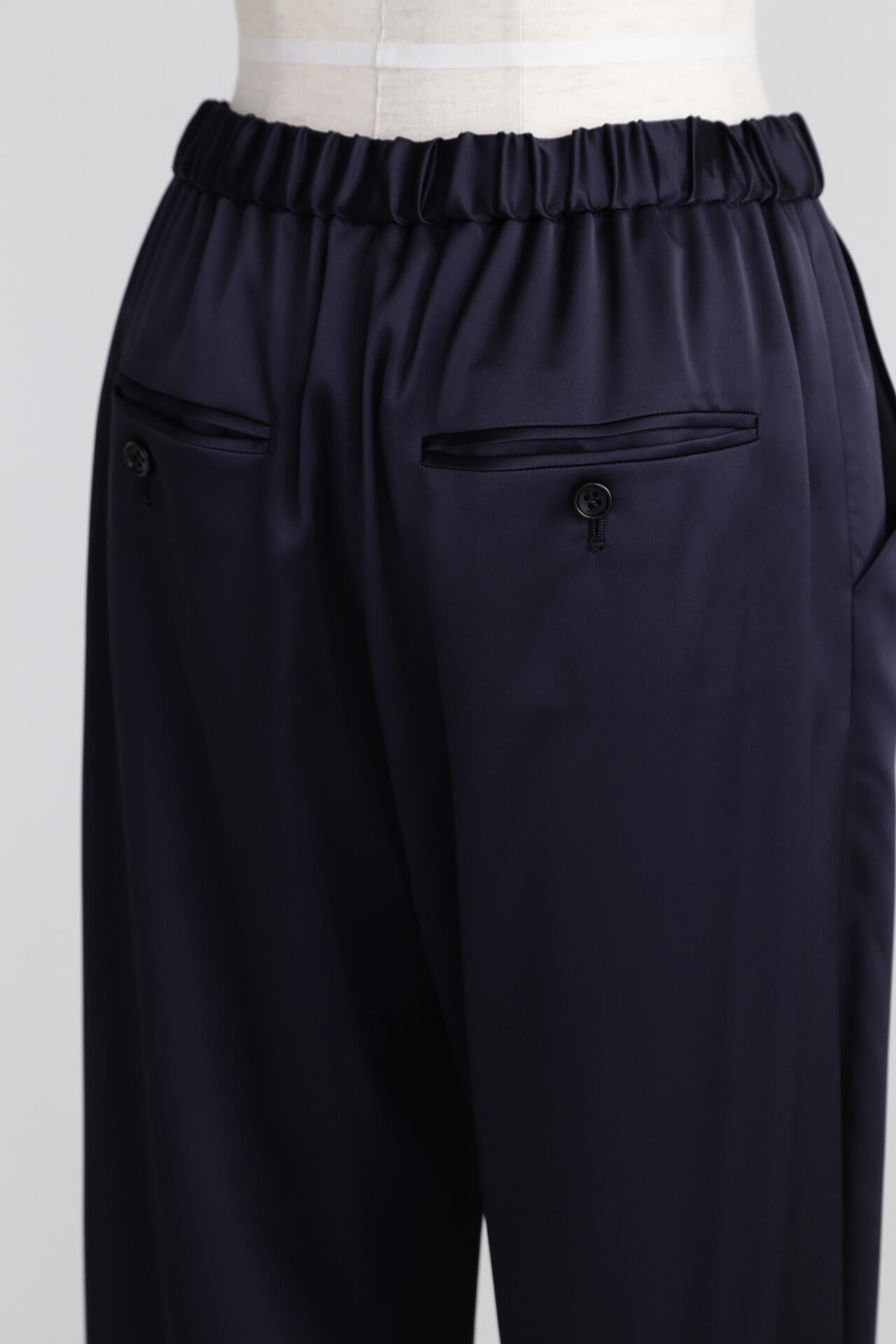 【TV着用】Curvy Jogger Satin Pants