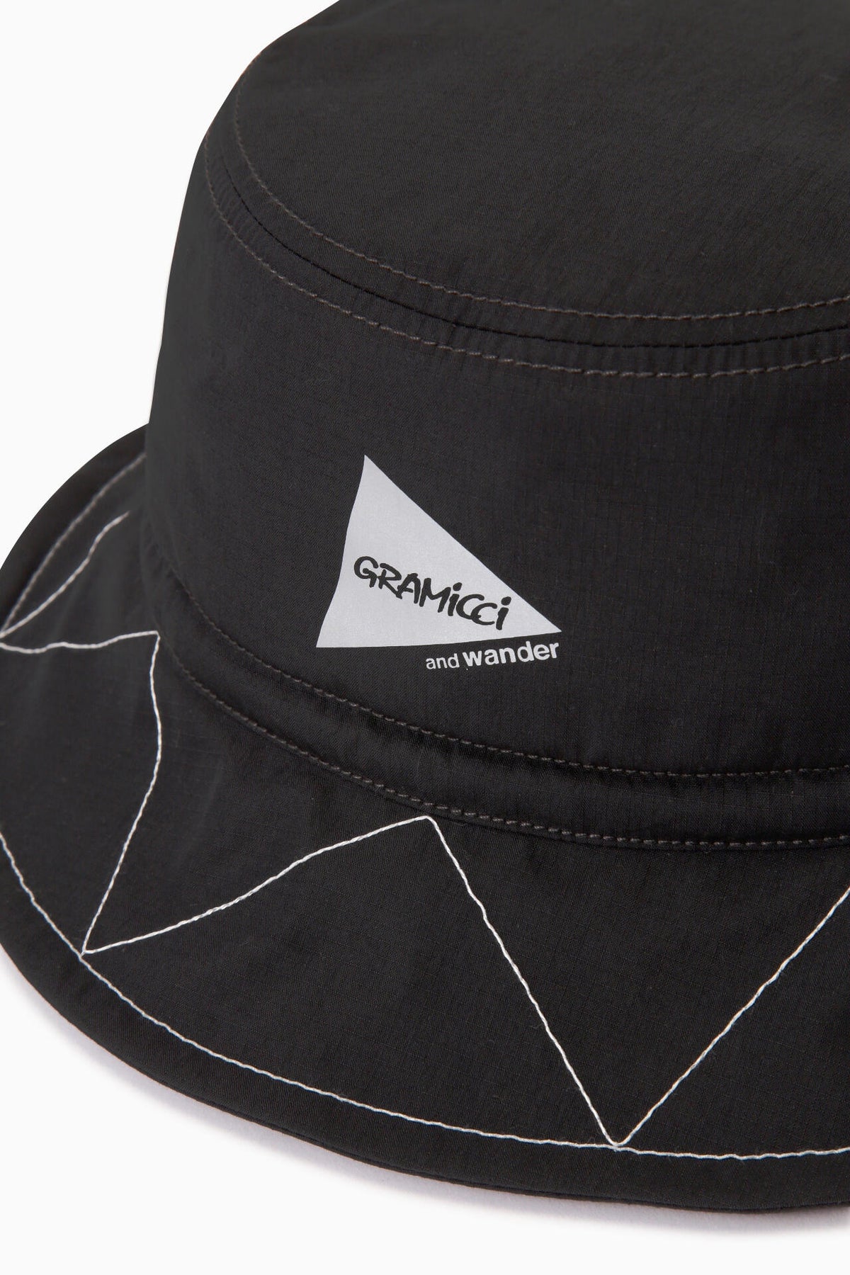 GRAMICCI × and wander zigzag stitch hat