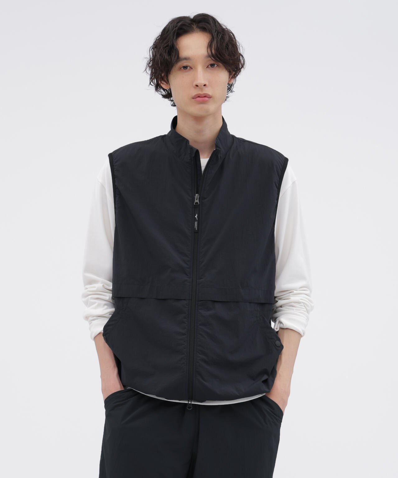 身長185cm 　B84 W66cm H91cm 着用サイズ：L