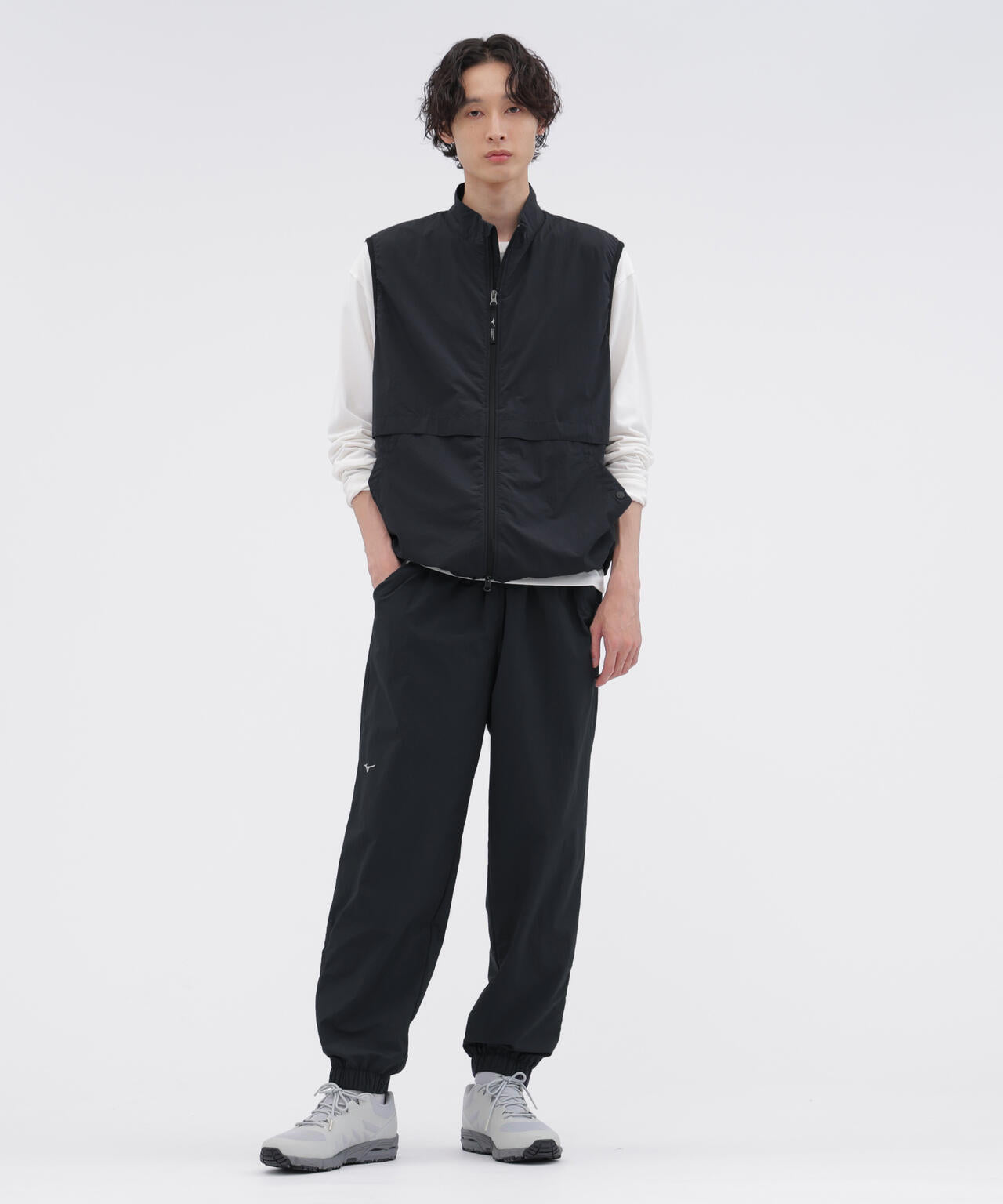 身長185cm 　B84 W66cm H91cm 着用サイズ：L