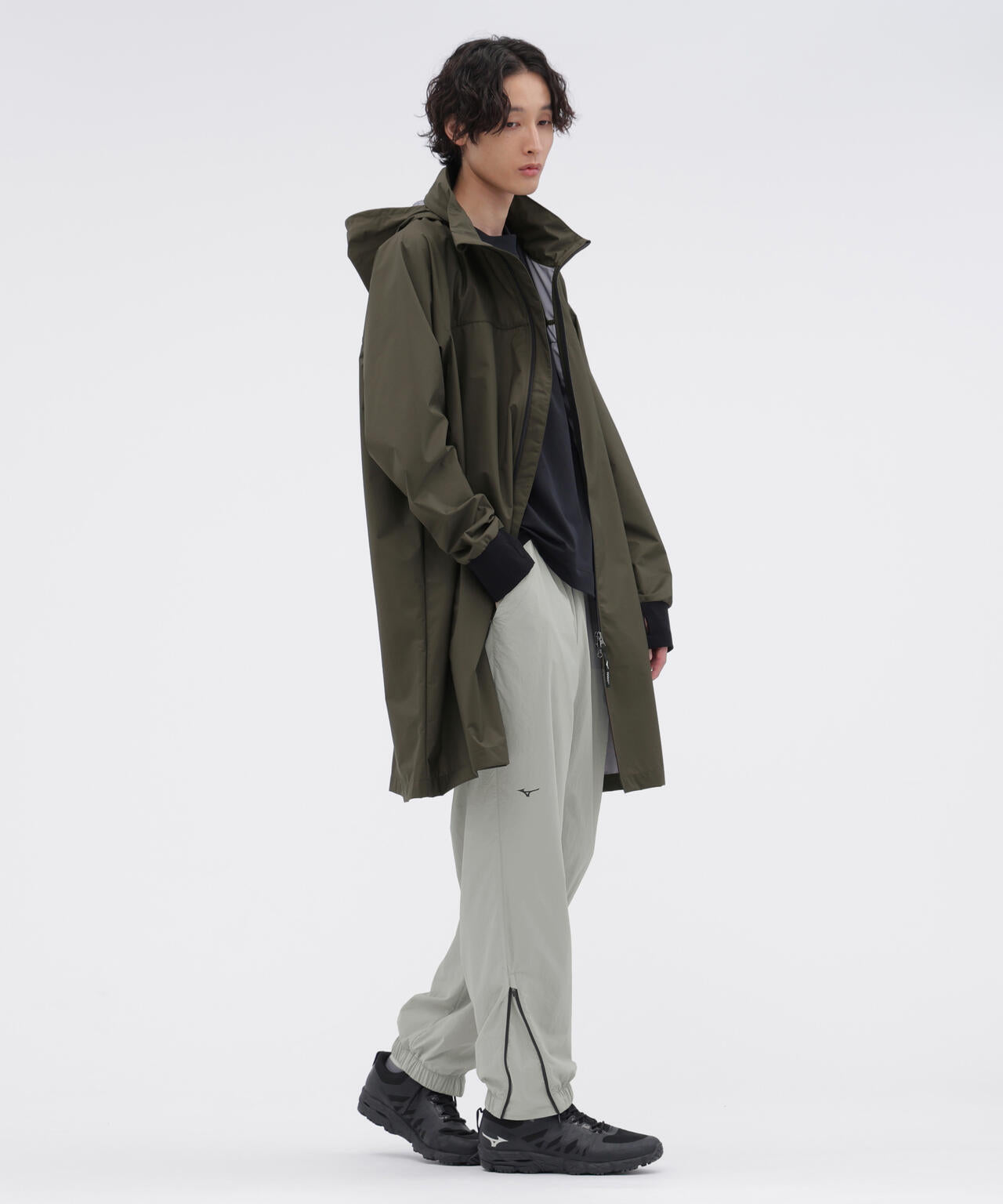 身長185cm 　B84 W66cm H91cm 着用サイズ：XL