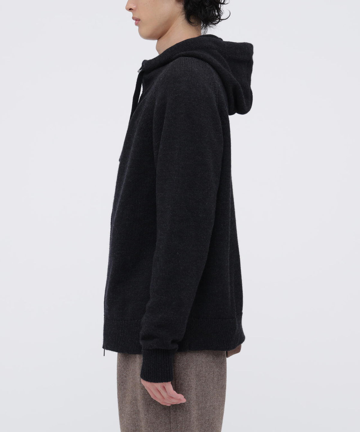 身長185cm 　B84 W66cm H91cm 着用サイズ：L