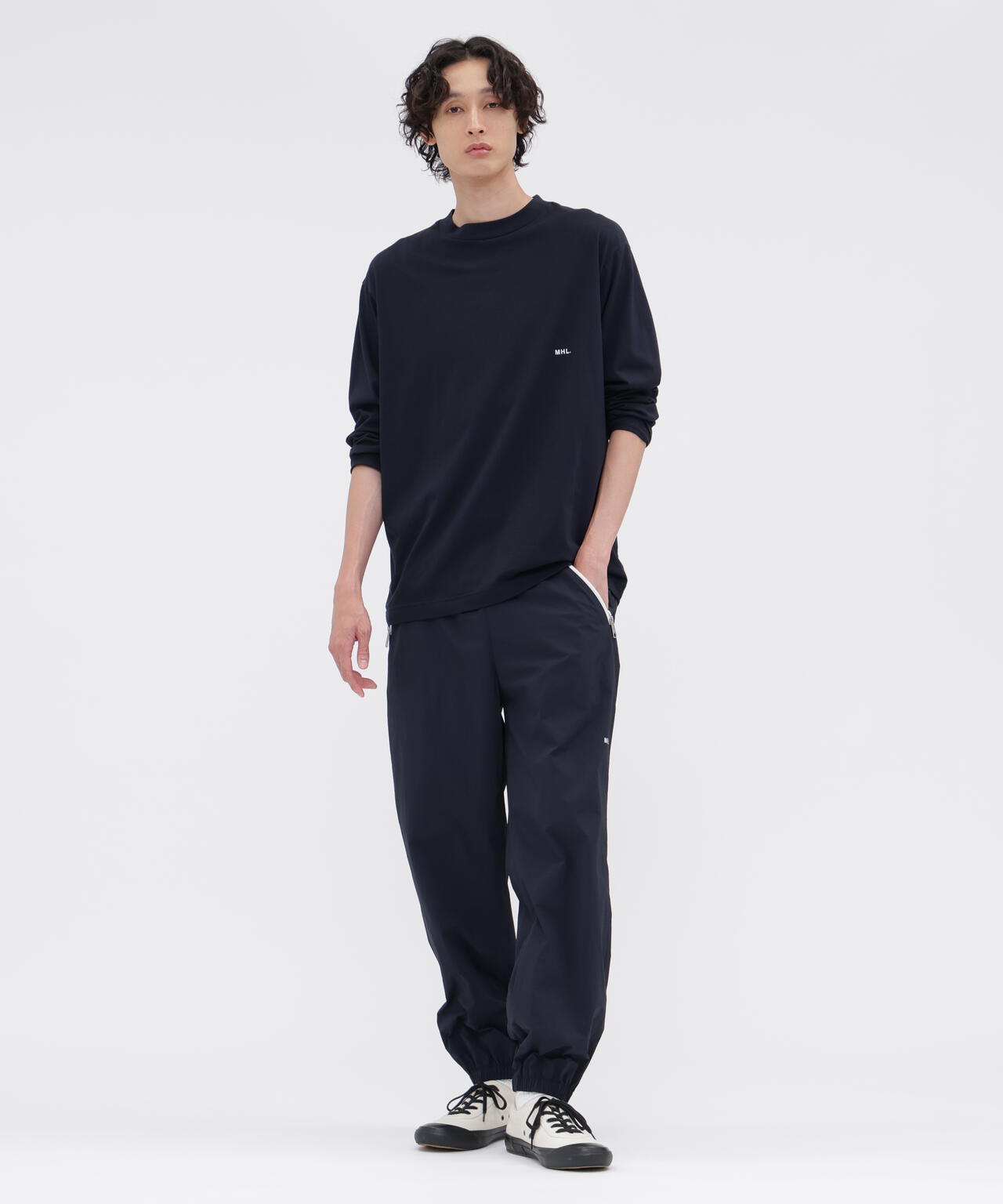 身長185cm 　B84 W66cm H91cm 着用サイズ：L
