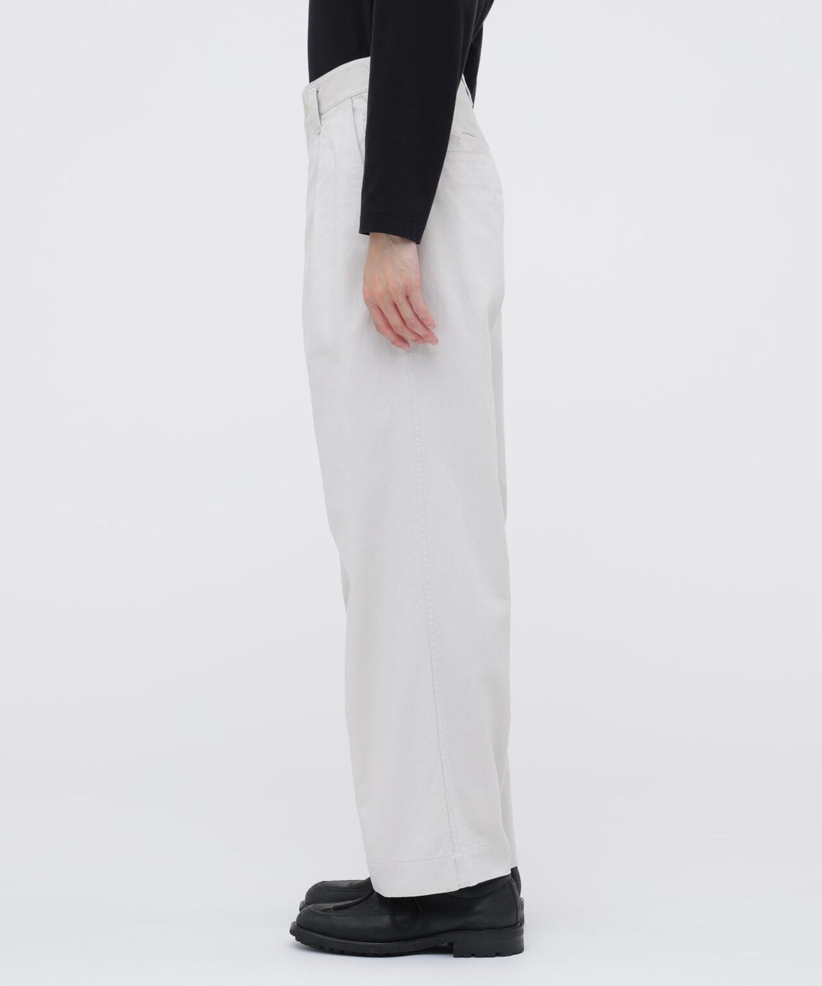 身長185cm 　B84 W66cm H91cm 着用サイズ：L