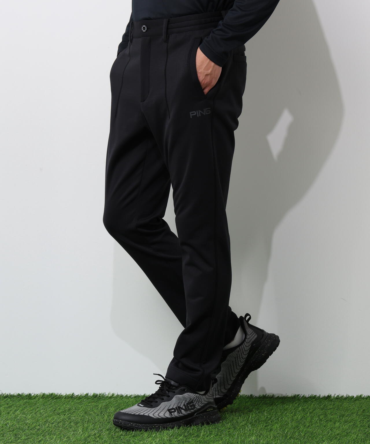【PING APPAREL】全方向ストレッチ 接結裏メッシュスウェットテーパードパンツ ＜GOLD＞ (MENS)