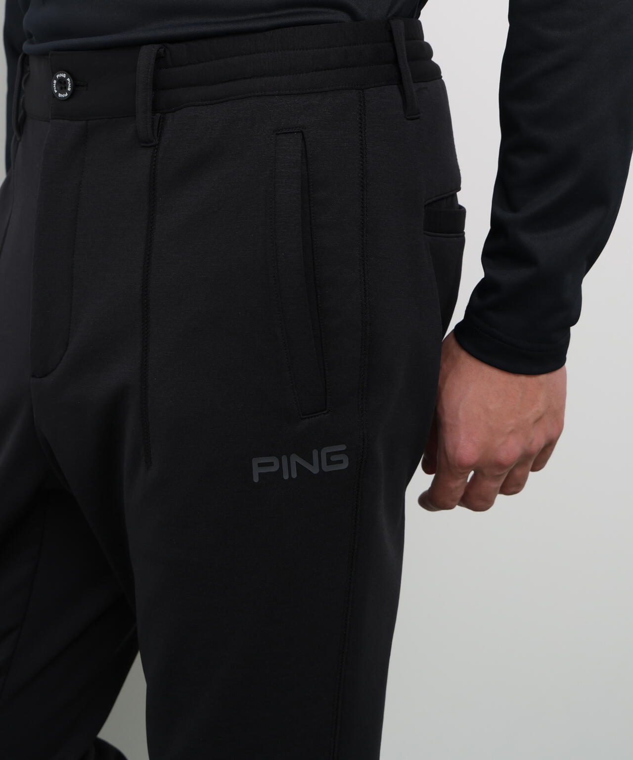 【PING APPAREL】全方向ストレッチ 接結裏メッシュスウェットテーパードパンツ ＜GOLD＞ (MENS)