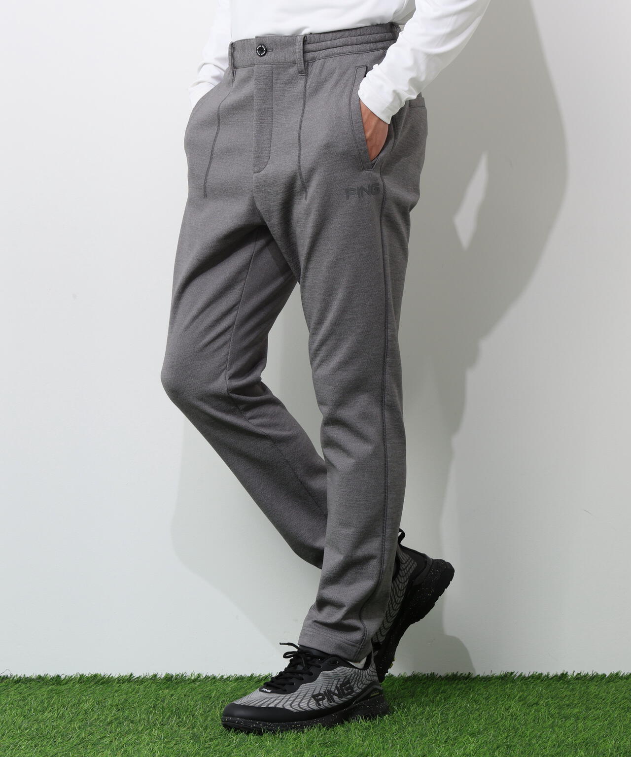 【PING APPAREL】全方向ストレッチ 接結裏メッシュスウェットテーパードパンツ ＜GOLD＞ (MENS)