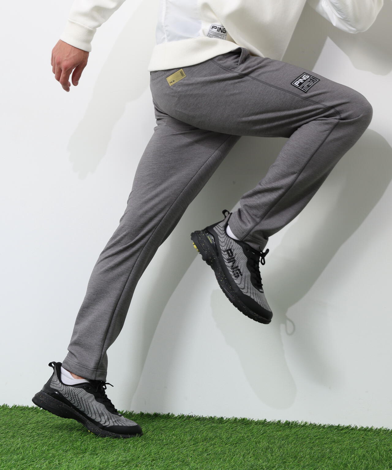 【PING APPAREL】全方向ストレッチ 接結裏メッシュスウェットテーパードパンツ ＜GOLD＞ (MENS)