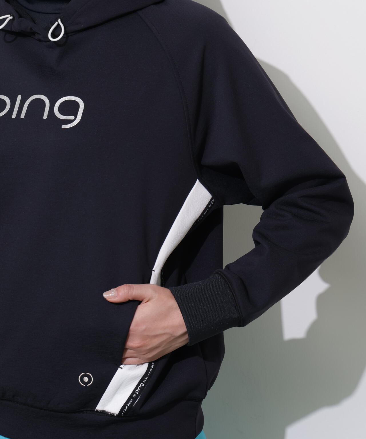 【PING APPAREL】全方向ストレッチ接結裏メッシュ切替ロゴテープスウェットフーディ ＜PERFORMANCE＞ (LADIES)