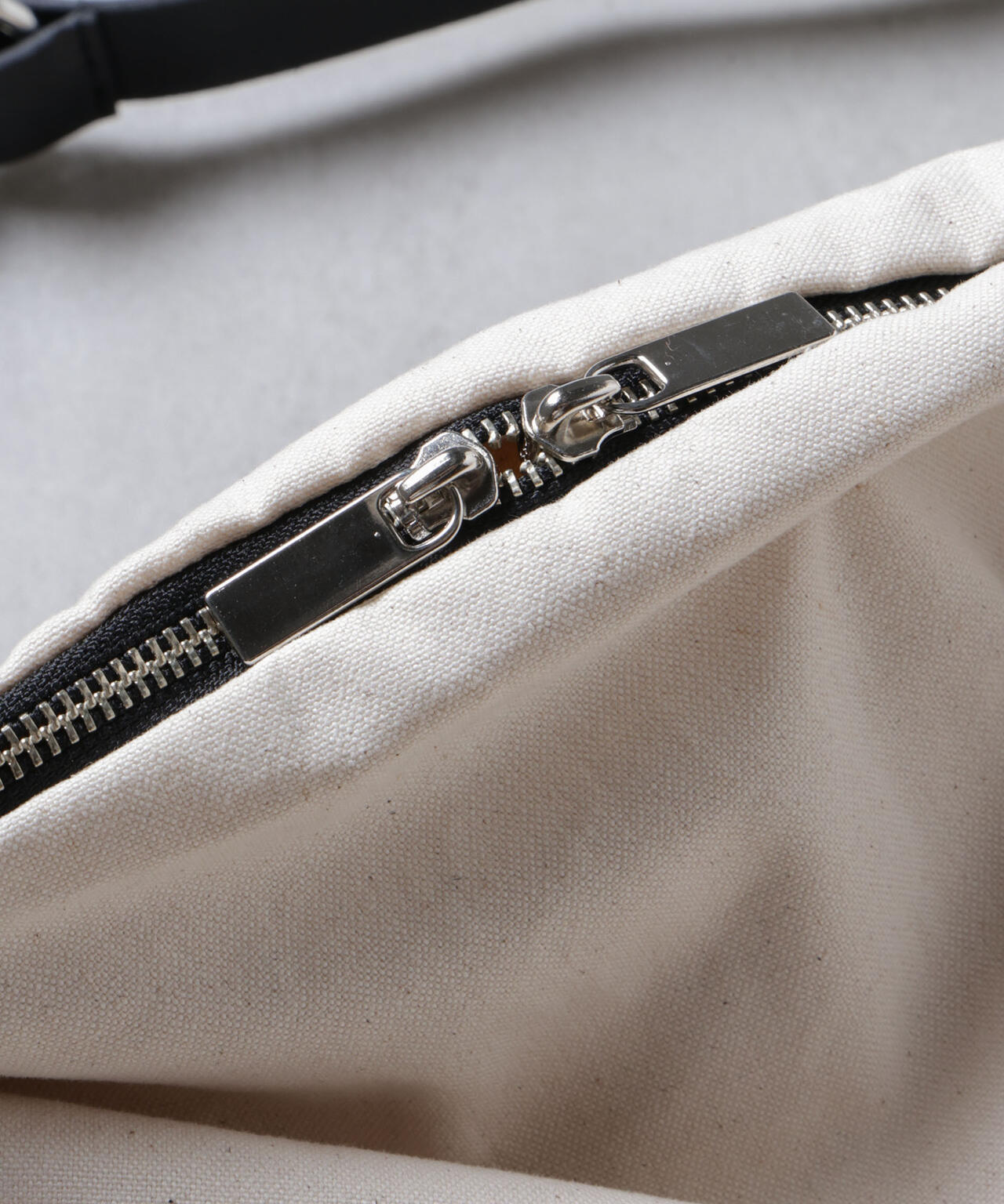 ｢tagAlong｣butterfly canvas logo M
