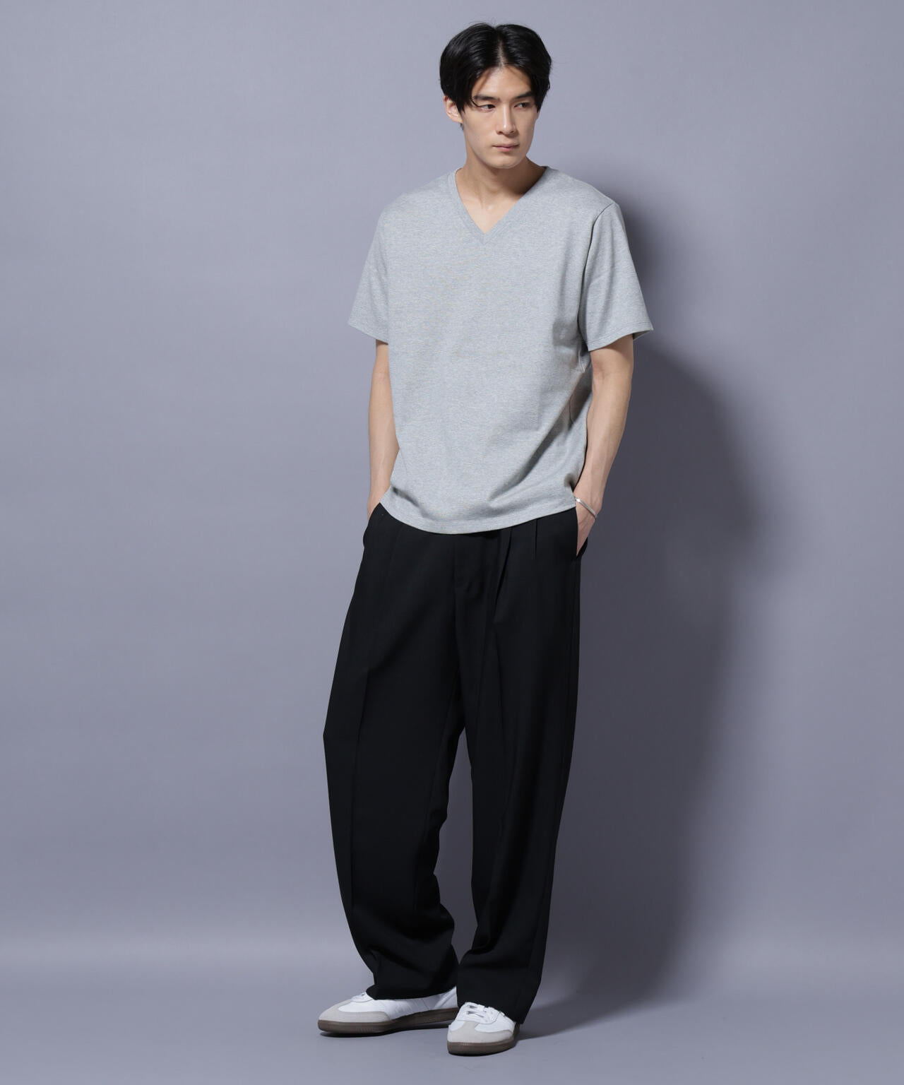 WEB限定/Anti Soaked(R) 汗染み防止 Vネック レギュラーシルエットTシャツ