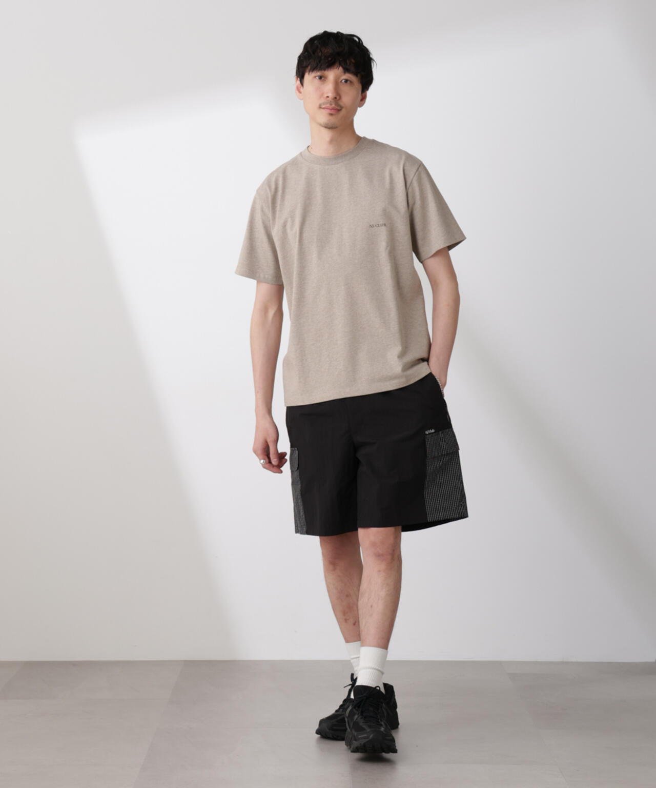 「NJ/CLUB」 ISLANDCLUBプリント Tシャツ