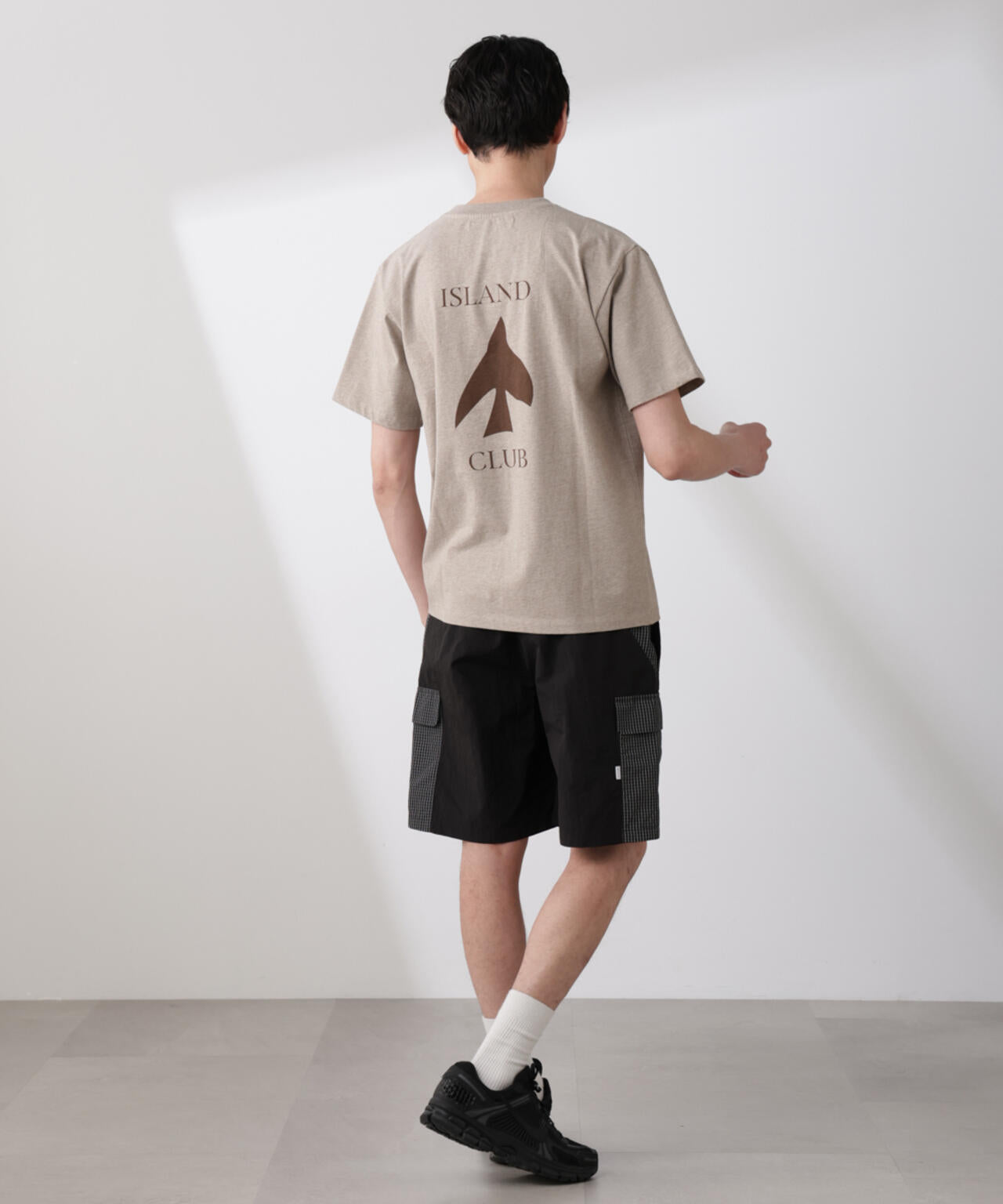 「NJ/CLUB」 ISLANDCLUBプリント Tシャツ