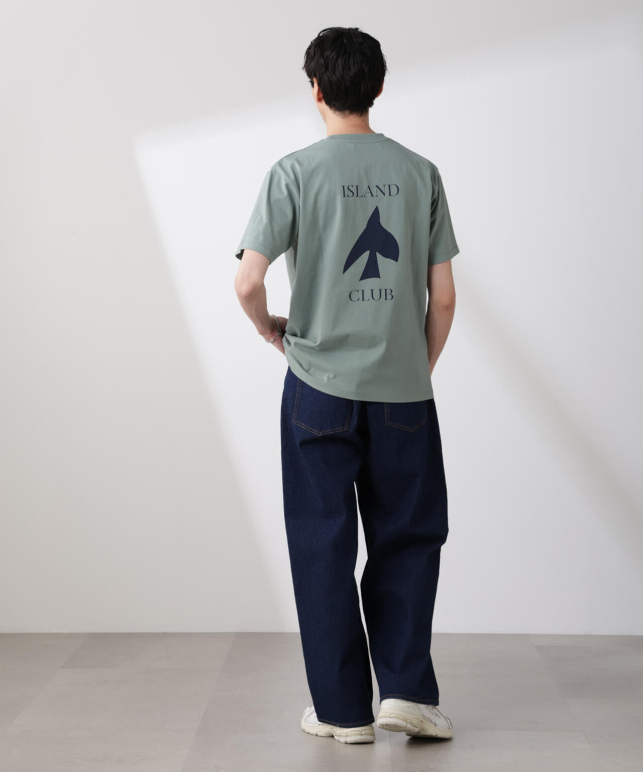 「NJ/CLUB」 ISLANDCLUBプリント Tシャツ