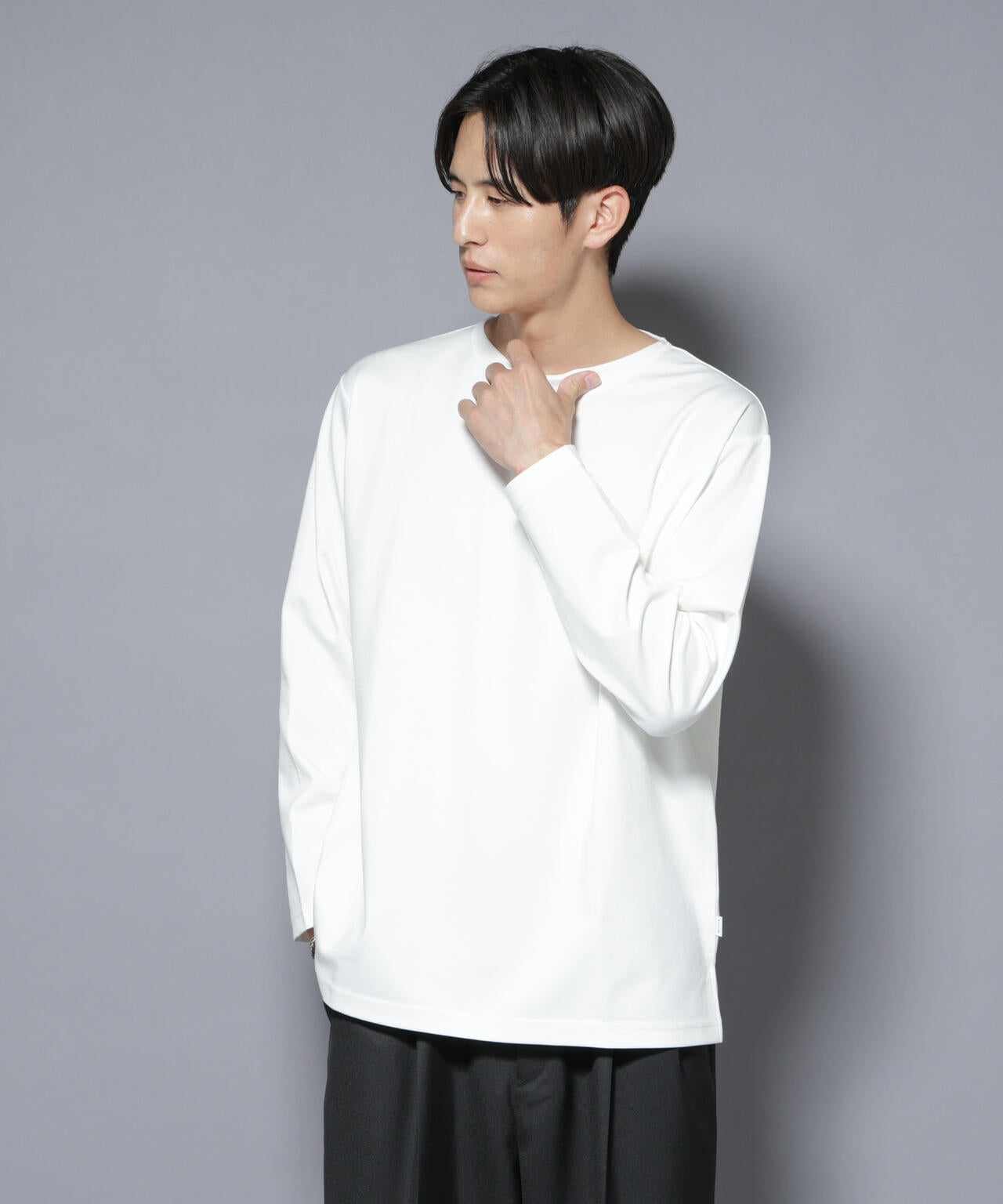 ｢NJ/CLUB｣モクロディ ボートネック サイドスリットTシャツ