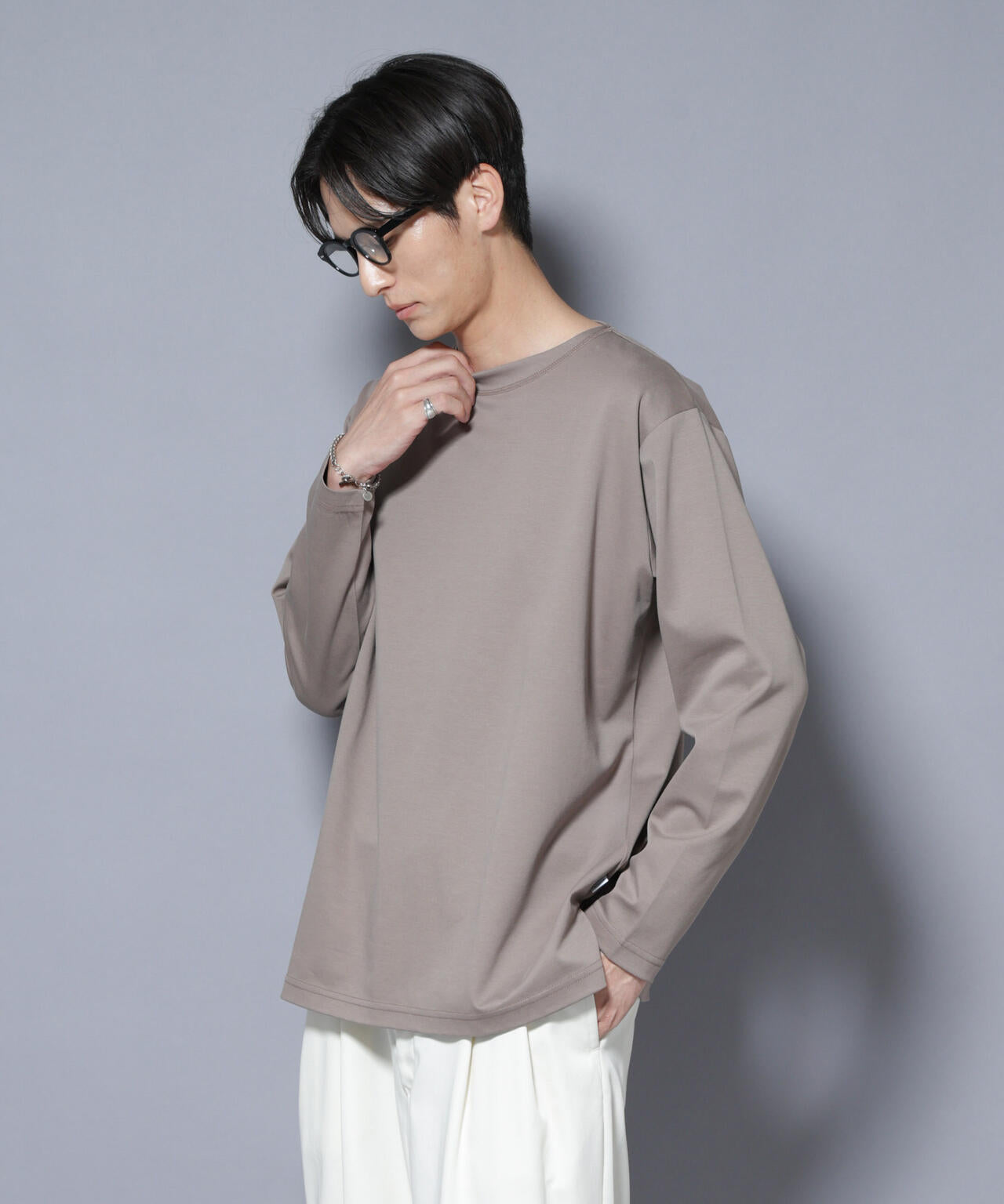 ｢NJ/CLUB｣モクロディ ボートネック サイドスリットTシャツ