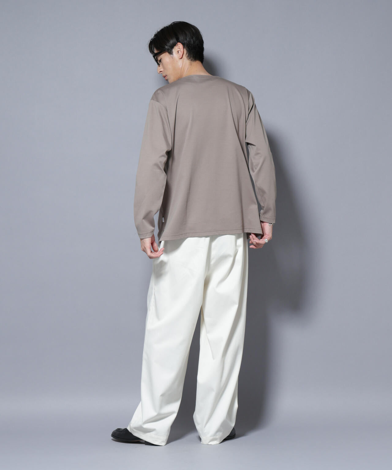 ｢NJ/CLUB｣モクロディ ボートネック サイドスリットTシャツ