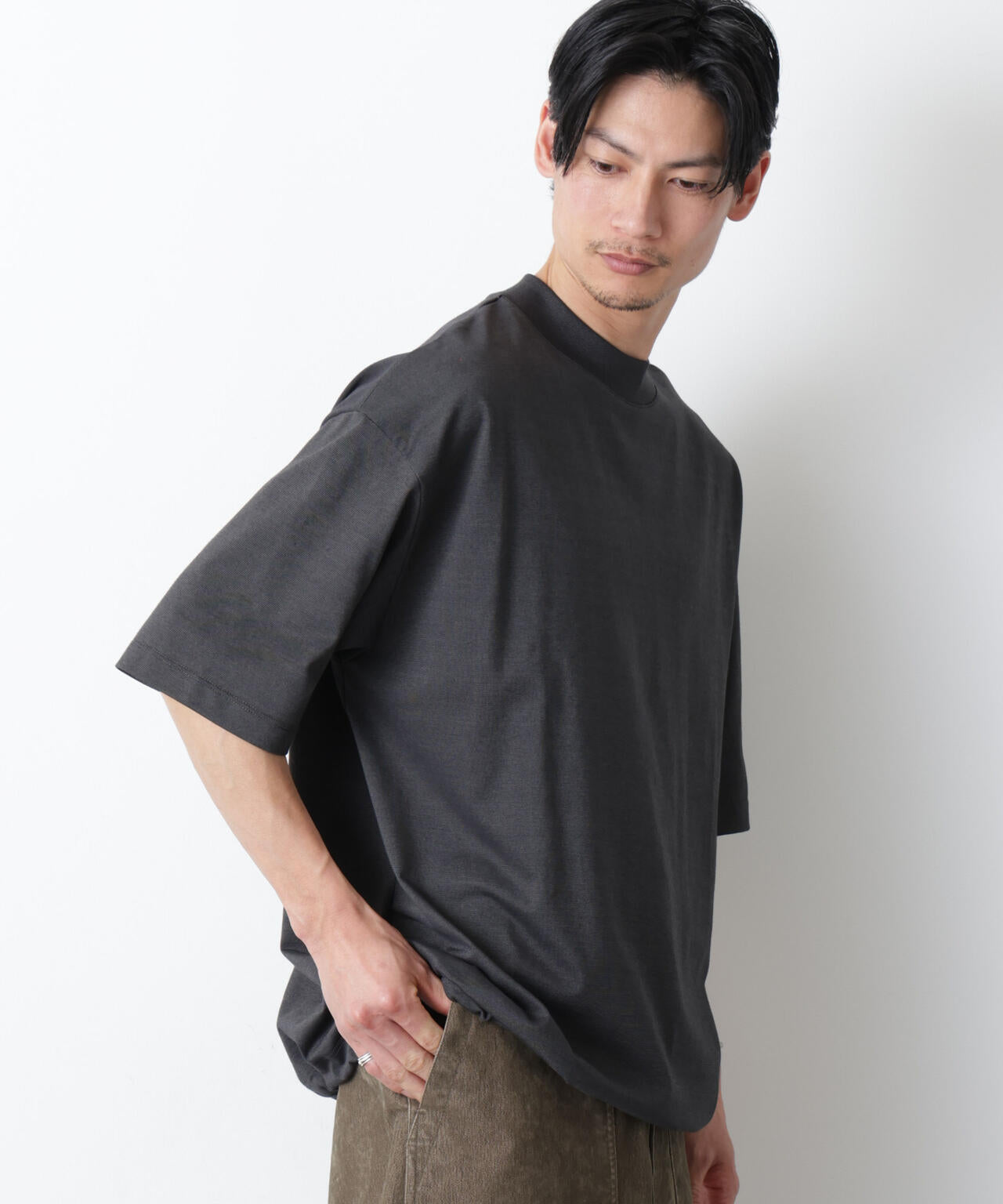 ソラーロワイドモックネックTシャツ