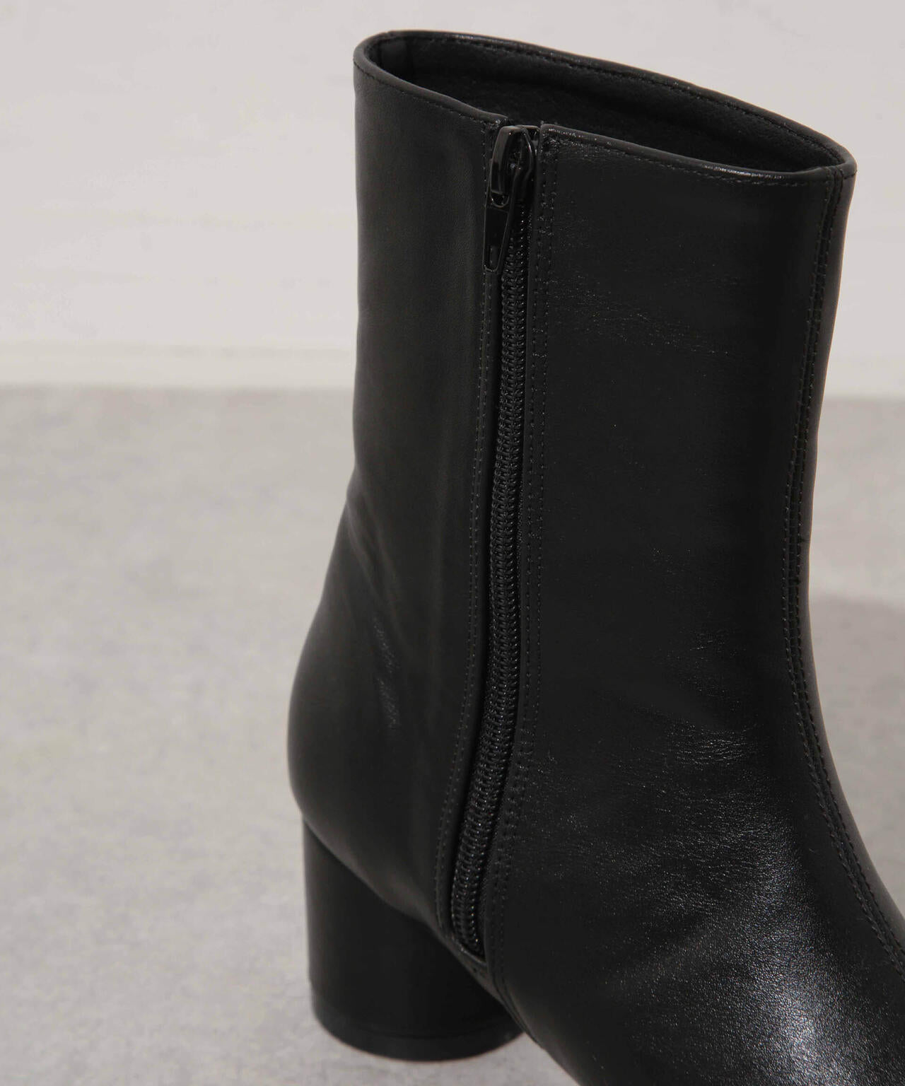 スクエアトゥショートブーツ