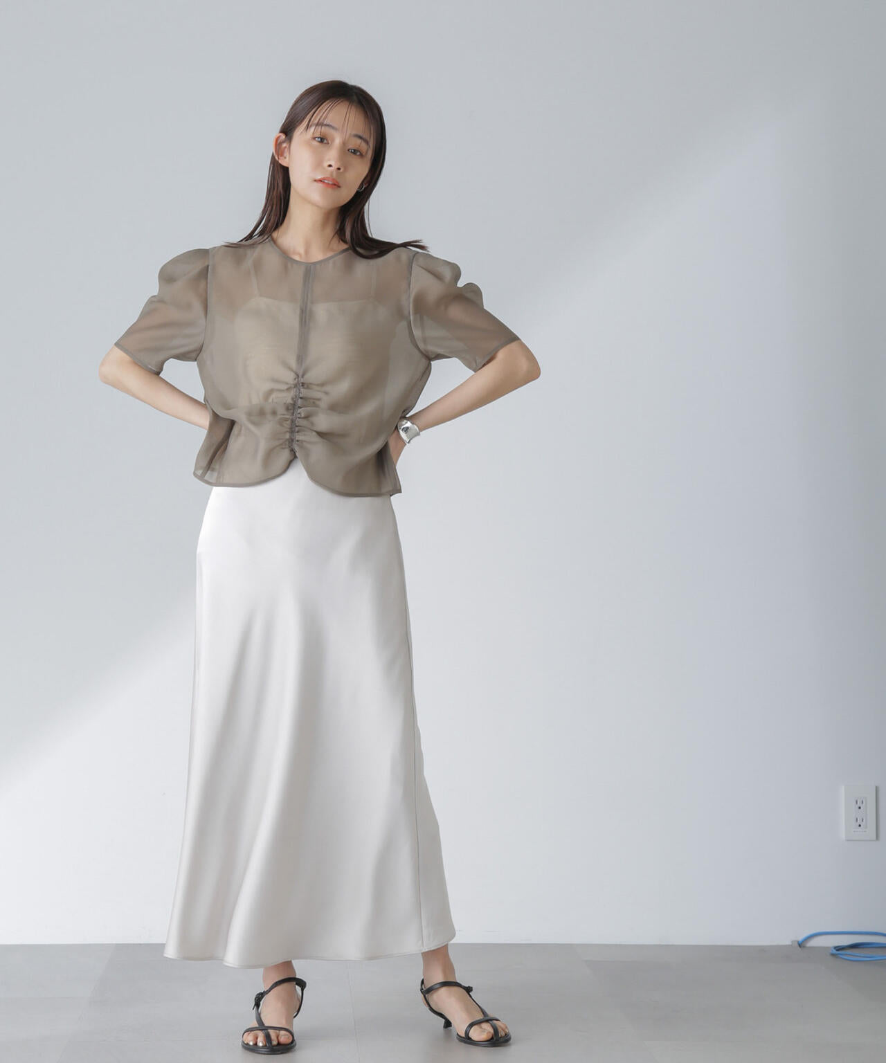 センタードロストシアーブラウス