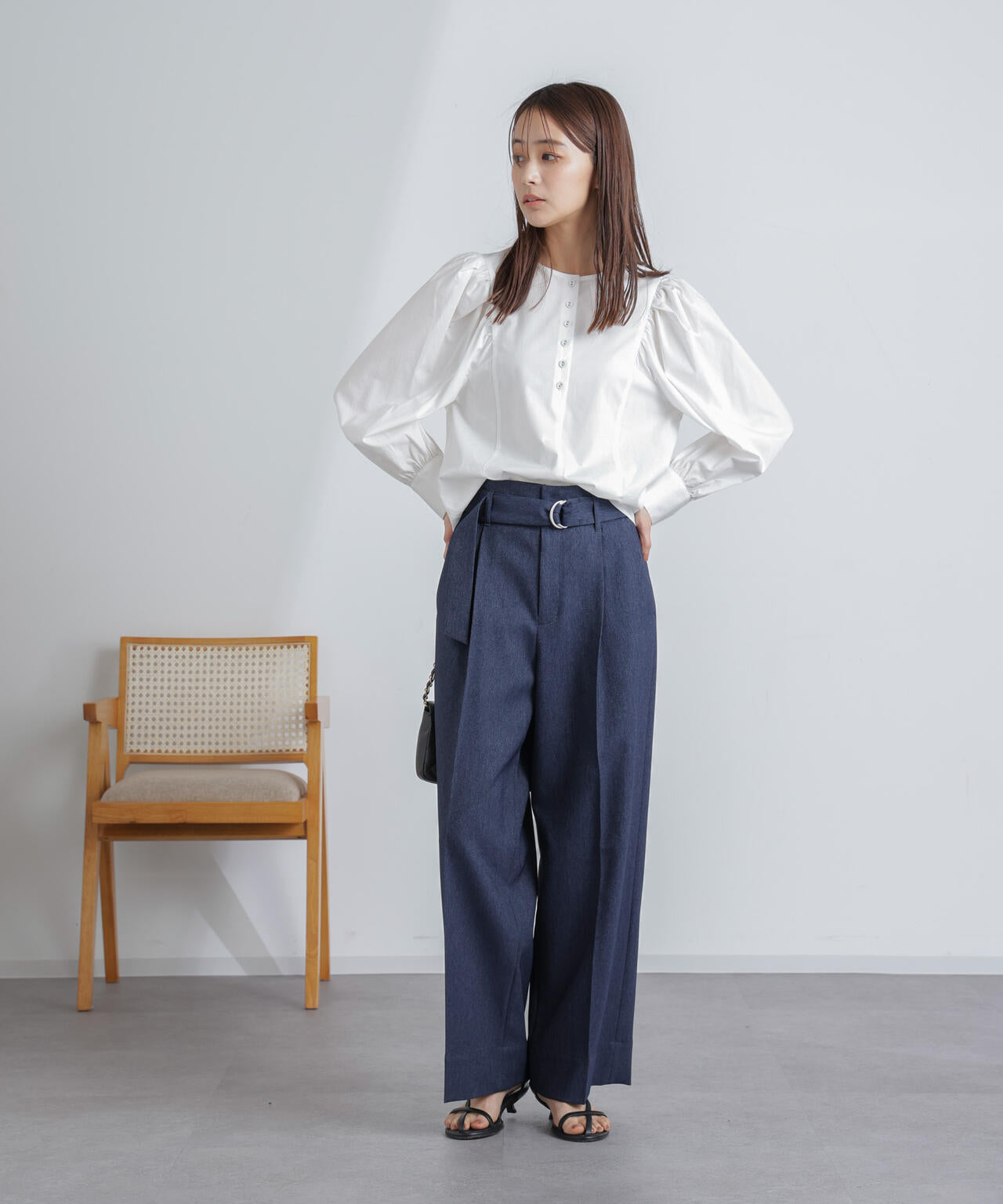 共ベルト付きハイウエストパンツ