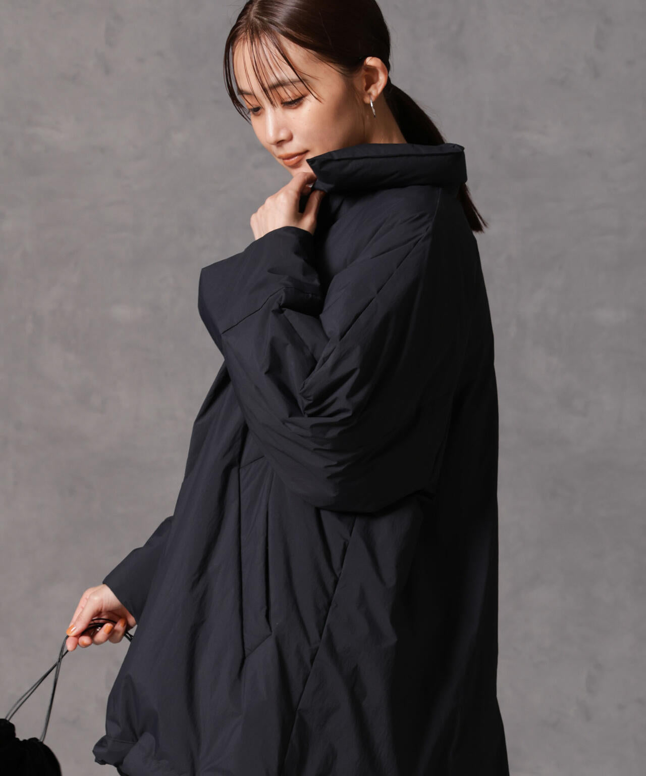 「西川ダウン(R)」ミドル丈バックタックコート