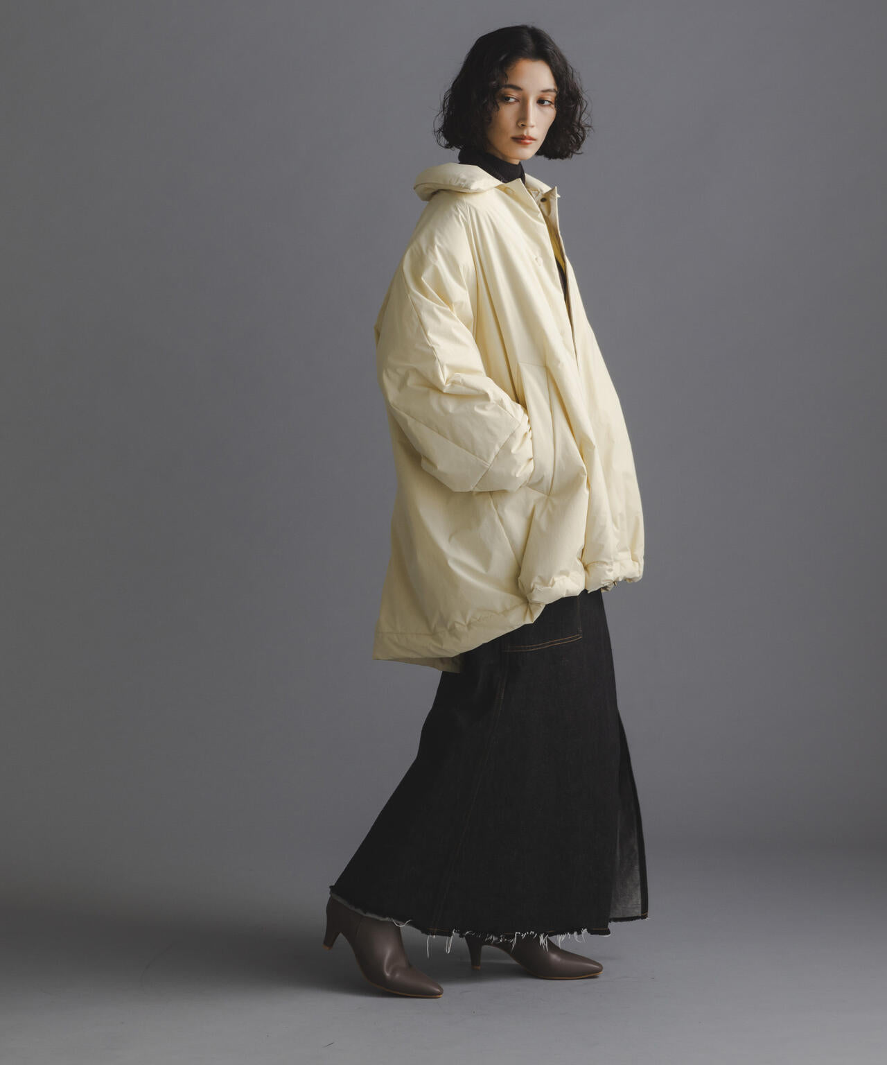 「西川ダウン(R)」ミドル丈バックタックコート