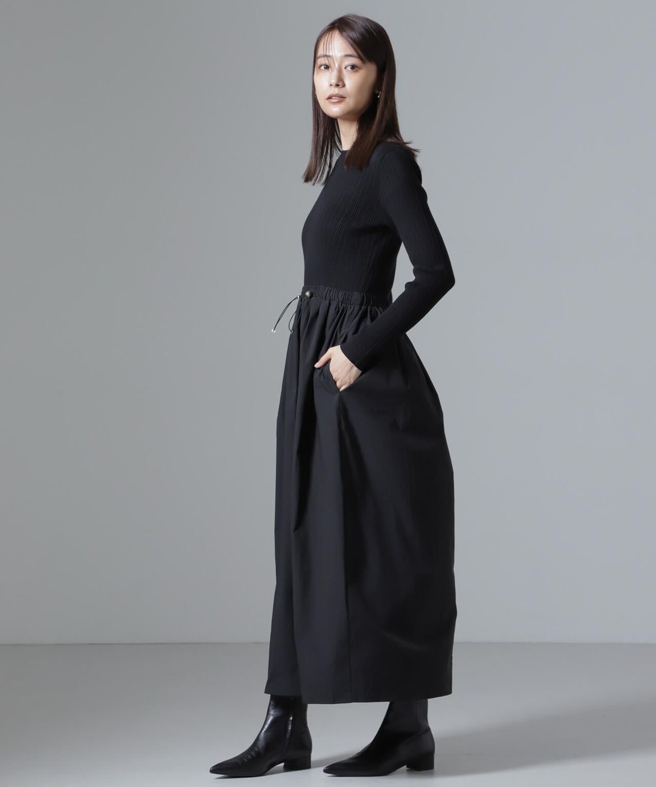 リブニット×タフタドッキングワンピース