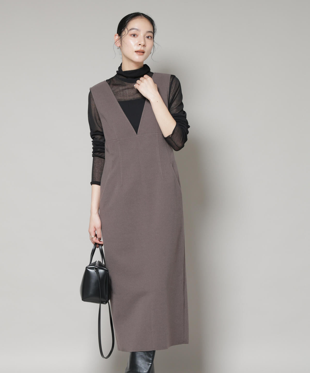 ニードルジャージーVネックワンピース