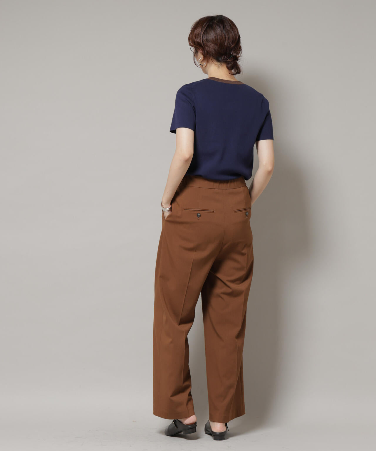 コンパクト総針ニットトップス