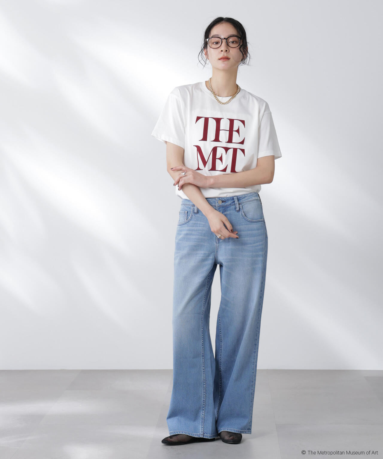 The Met 別注ロゴプリントTシャツ