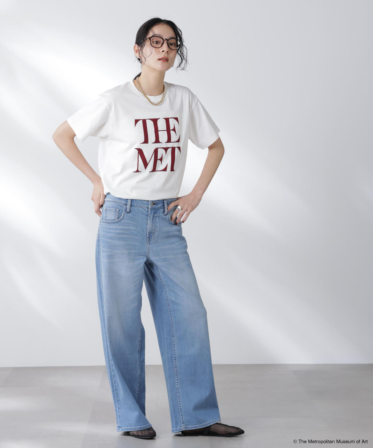 The Met 別注ロゴプリントTシャツ