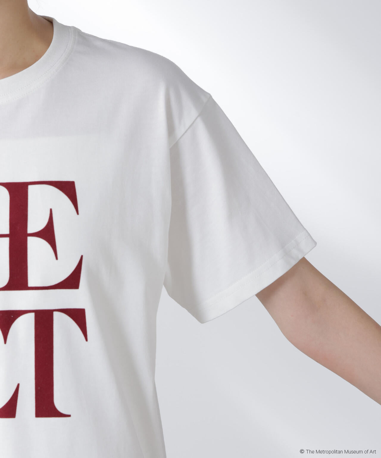 The Met 別注ロゴプリントTシャツ