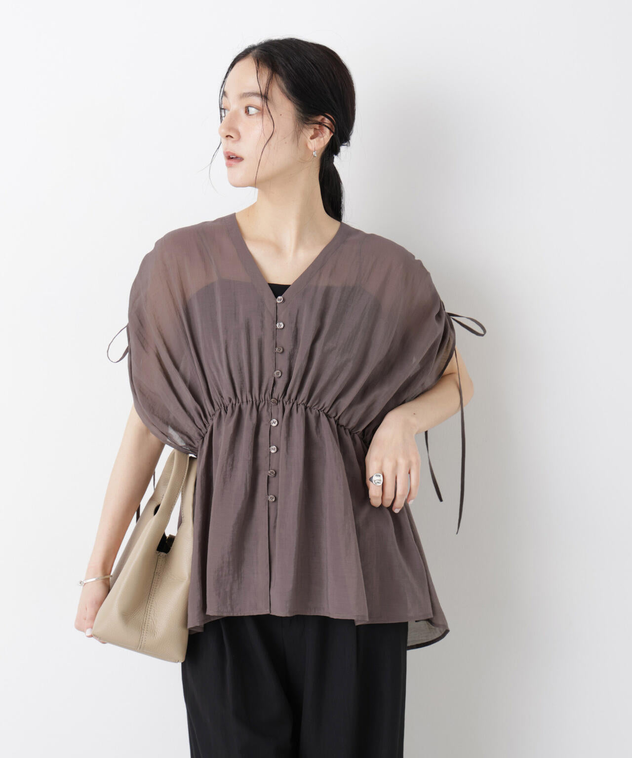 ギャザーペプラムシアーブラウス
