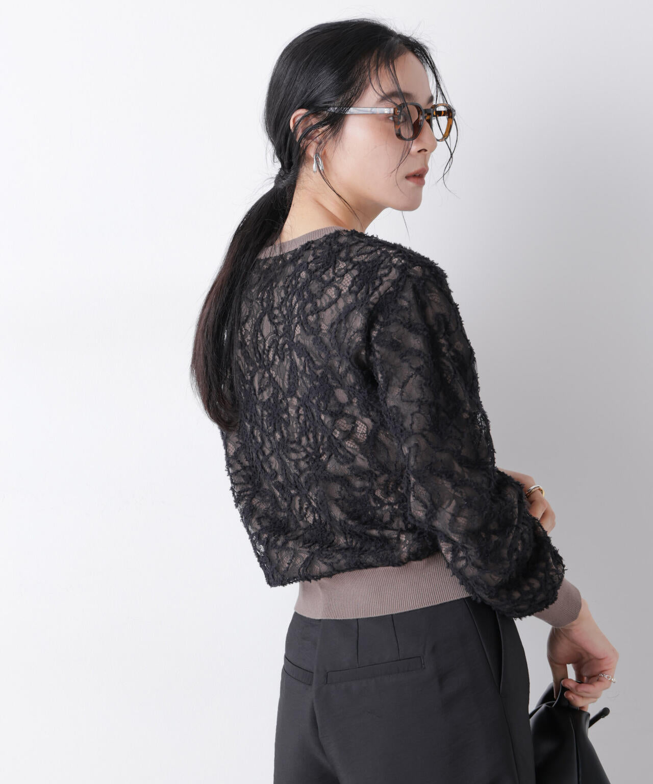 レースレイヤードニットプルオーバー