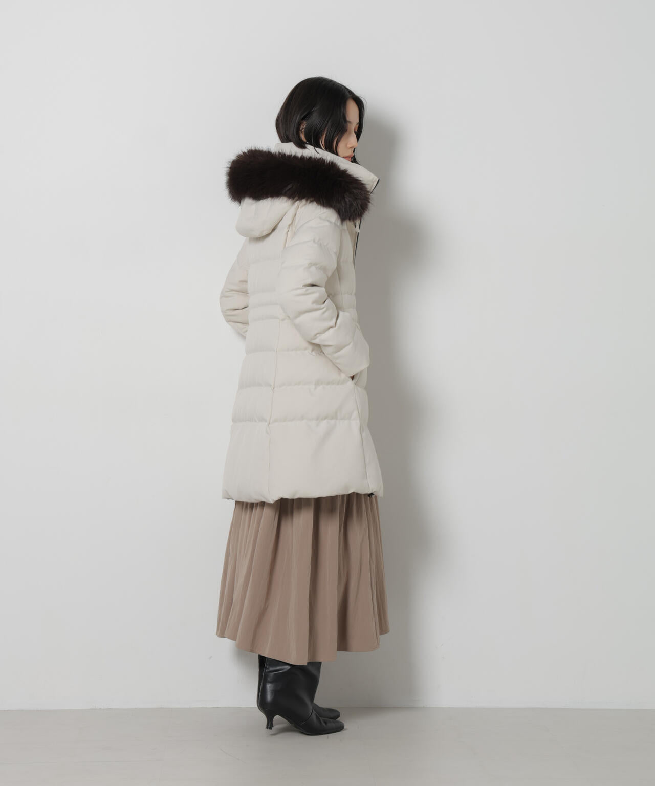 「西川ダウン(R)」サージロングダウン