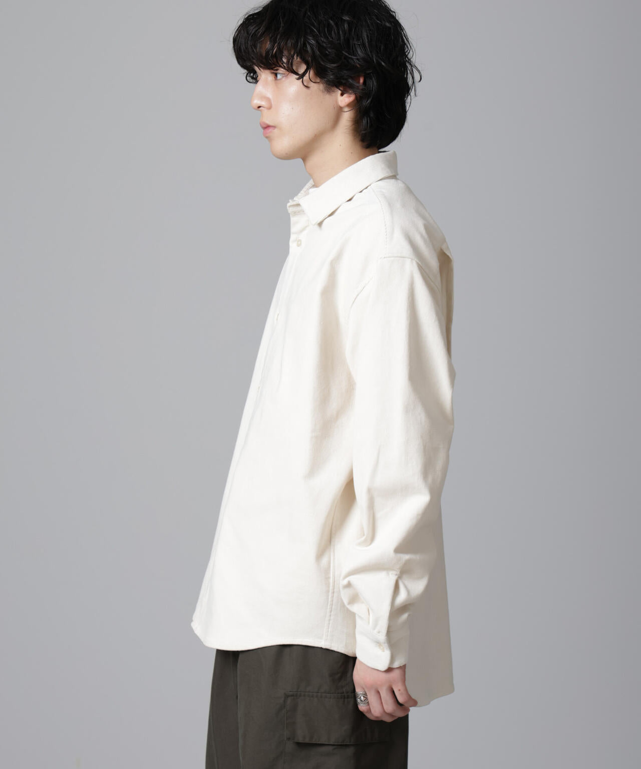 リラックスコーデュロイシャツ