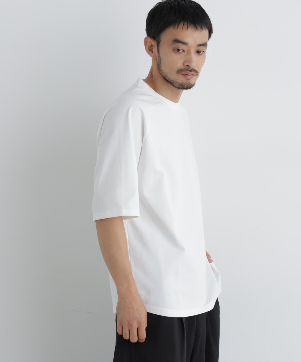180cm　B:89 W:70 H:91 着用サイズ：L